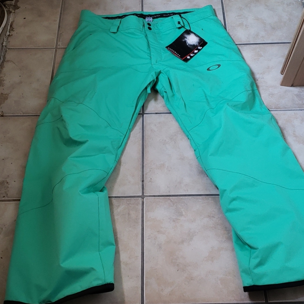 NWT Oakley ski/snowboarding pants sz XL